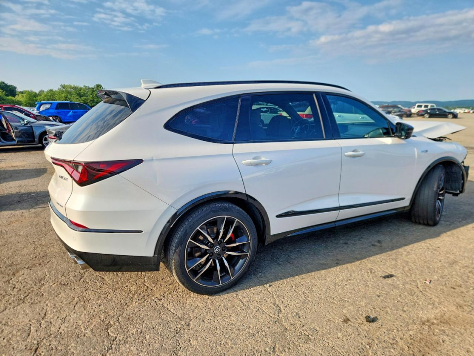 Acura MDX 2024 з аукціону Copart