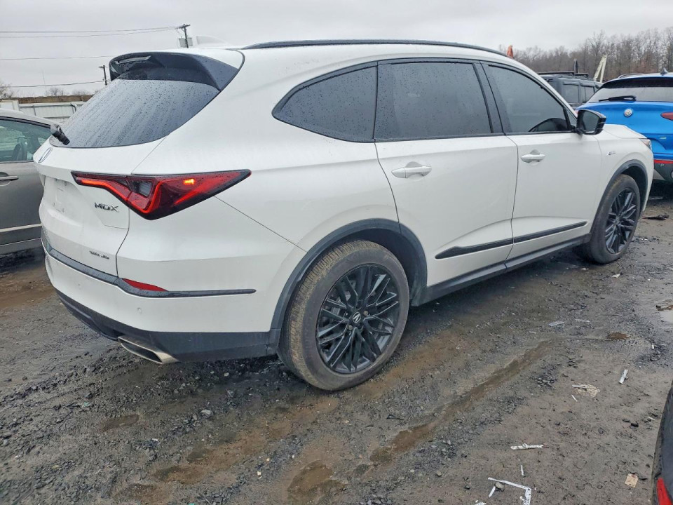 Acura MDX 2023 з аукціону Copart