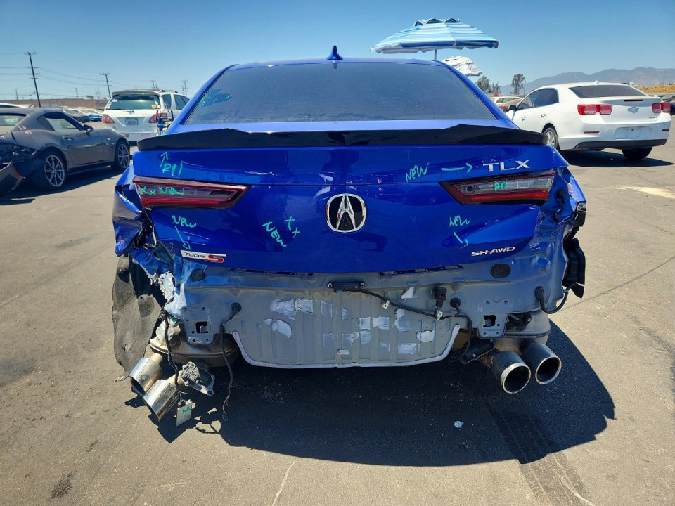 Acura TLX 2023 з аукціону Copart