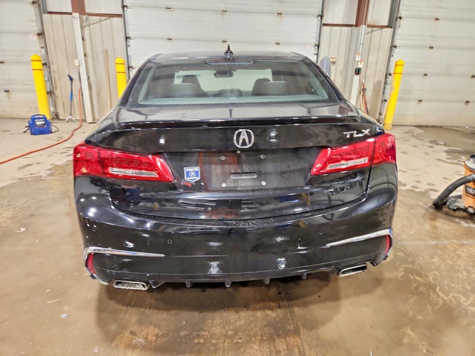 Acura TLX 2018 з аукціону Copart