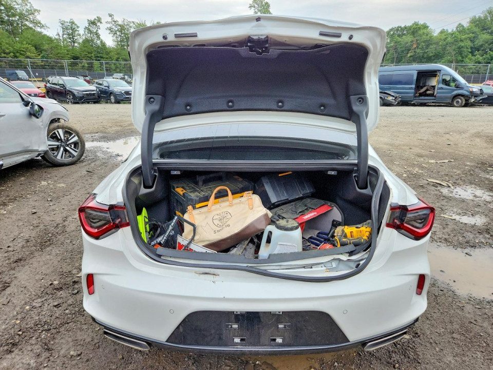 Acura TLX 2023 з аукціону Copart