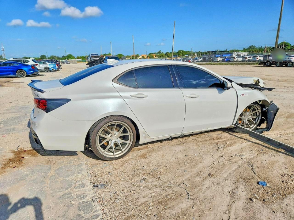 Acura TLX 2019 з аукціону Copart