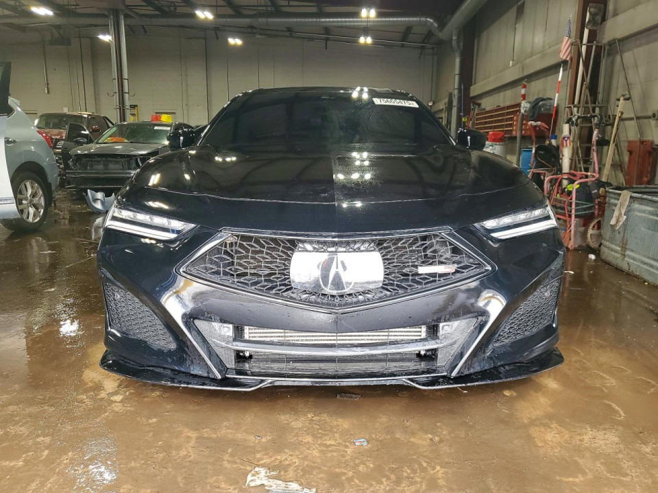 Acura TLX 2023 з аукціону Copart