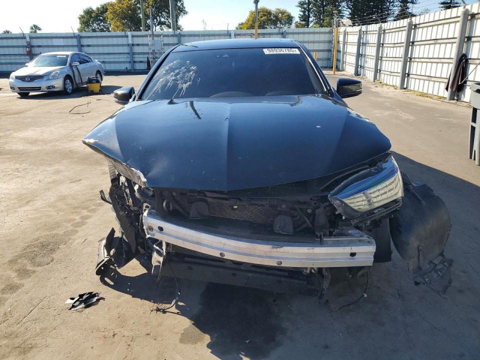 Acura TLX 2018 з аукціону Copart
