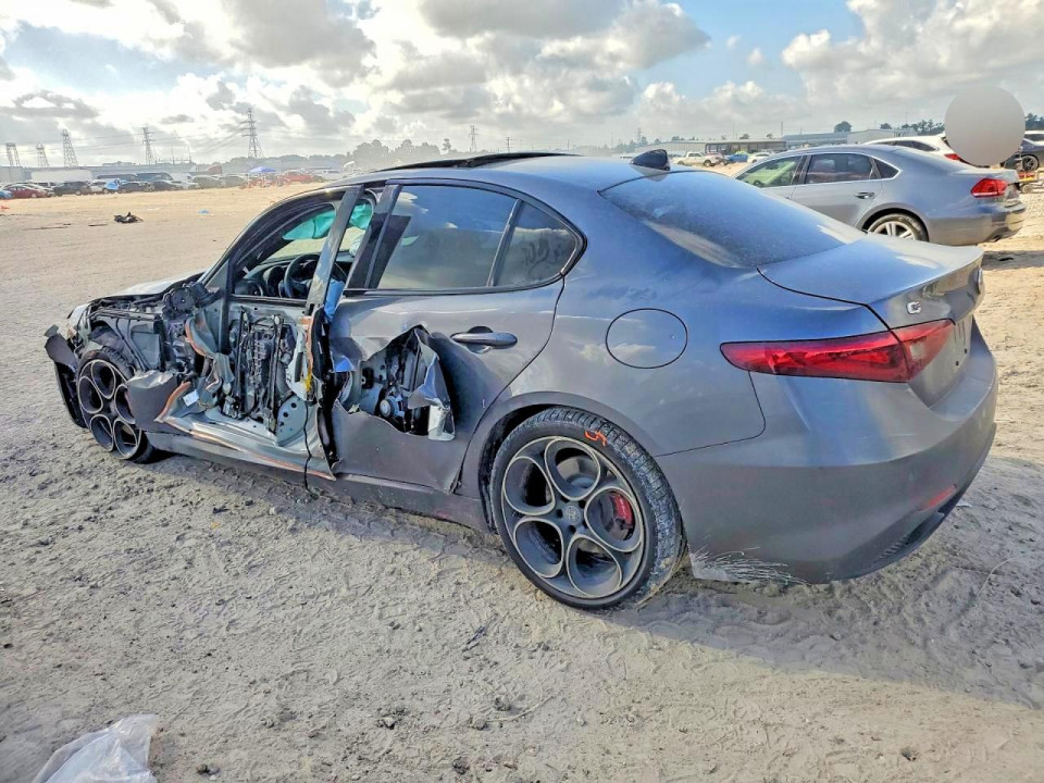 Alfa Romeo GIULIA SUPER 2022 — Copart