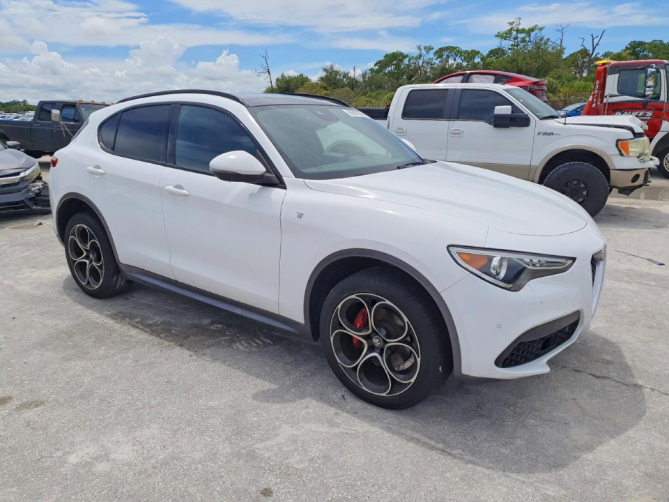 Alfa Romeo STELVIO 2023 — Copart