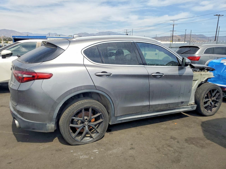 Alfa Romeo STELVIO 2018 — Copart