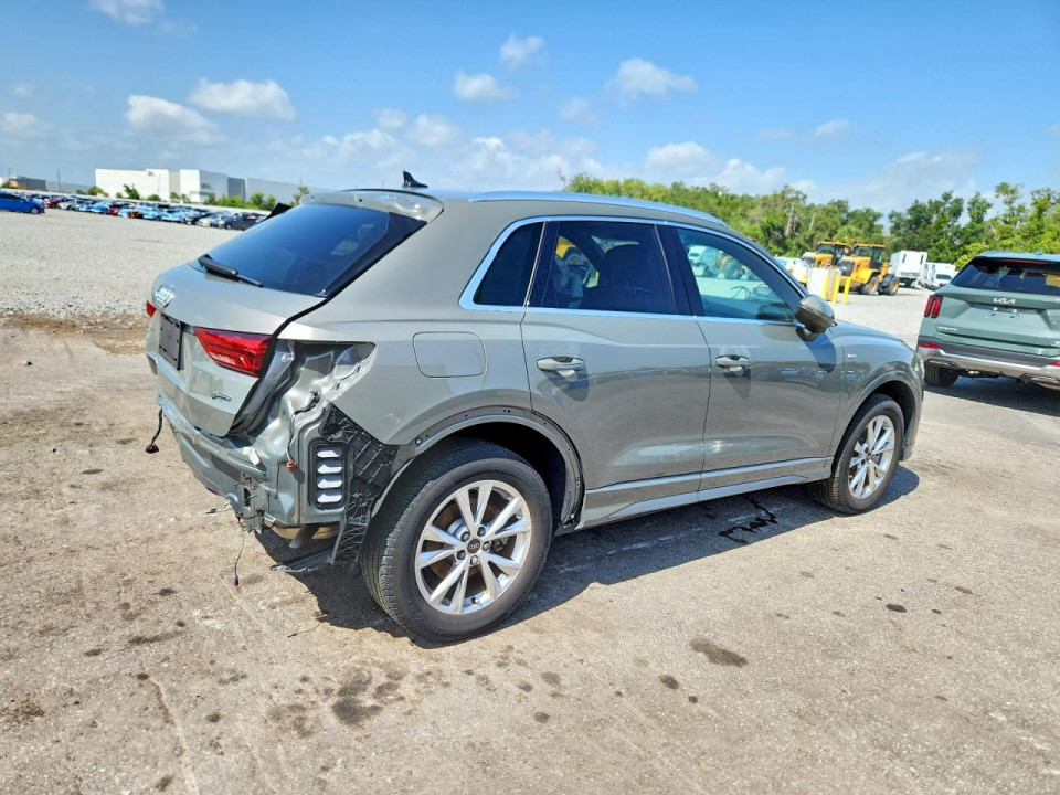 Audi Q3 2023 — Copart