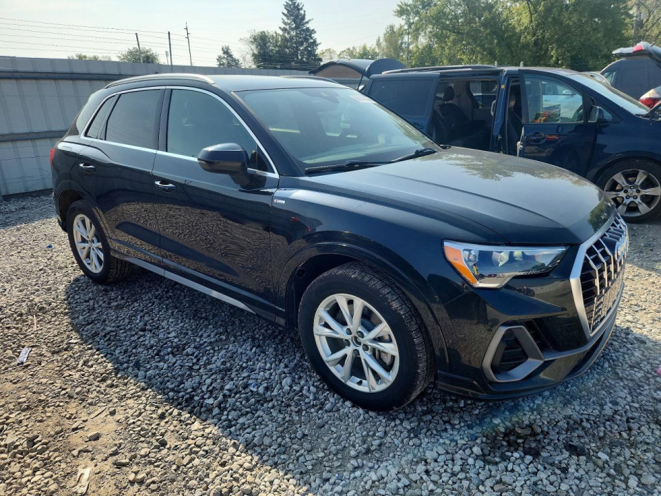 Audi Q3 2021 — Copart