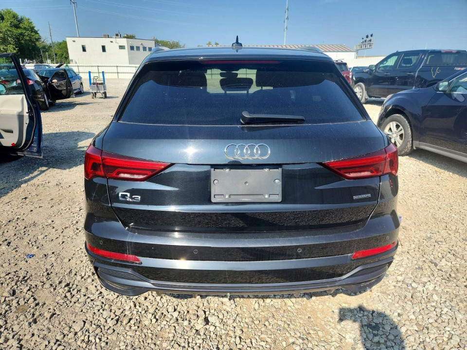 Audi Q3 2021 — Copart