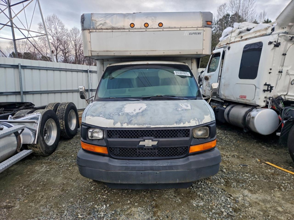 Chevrolet EXPRESS BOX TRUCK 2003 — Copart