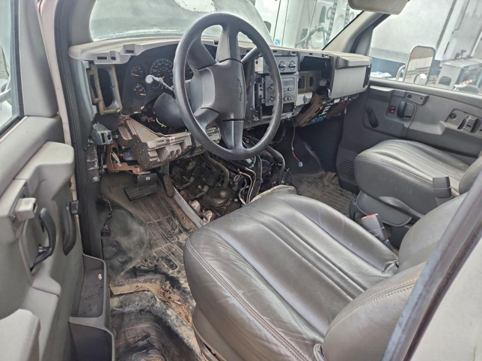 Chevrolet EXPRESS BOX TRUCK 2003 — Copart