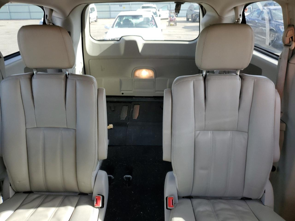 Chrysler TOWN & C 2013 — Copart