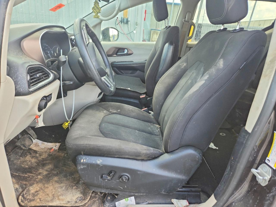Chrysler VOYAGER LX 2020 — Copart