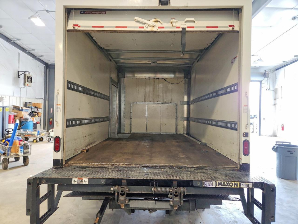 Ford E350 BOX TRUCK 2021 — Copart