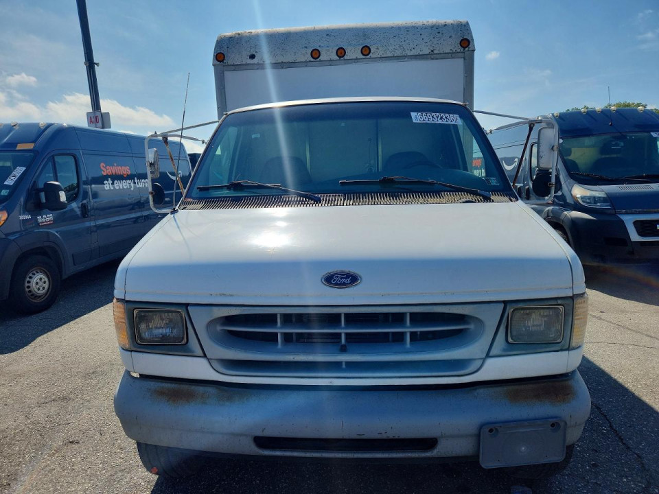 Ford E350 BOX TRUCK 1999 — Copart