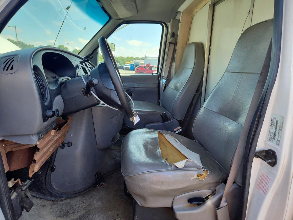 Ford E350 BOX TRUCK 1999 — Copart