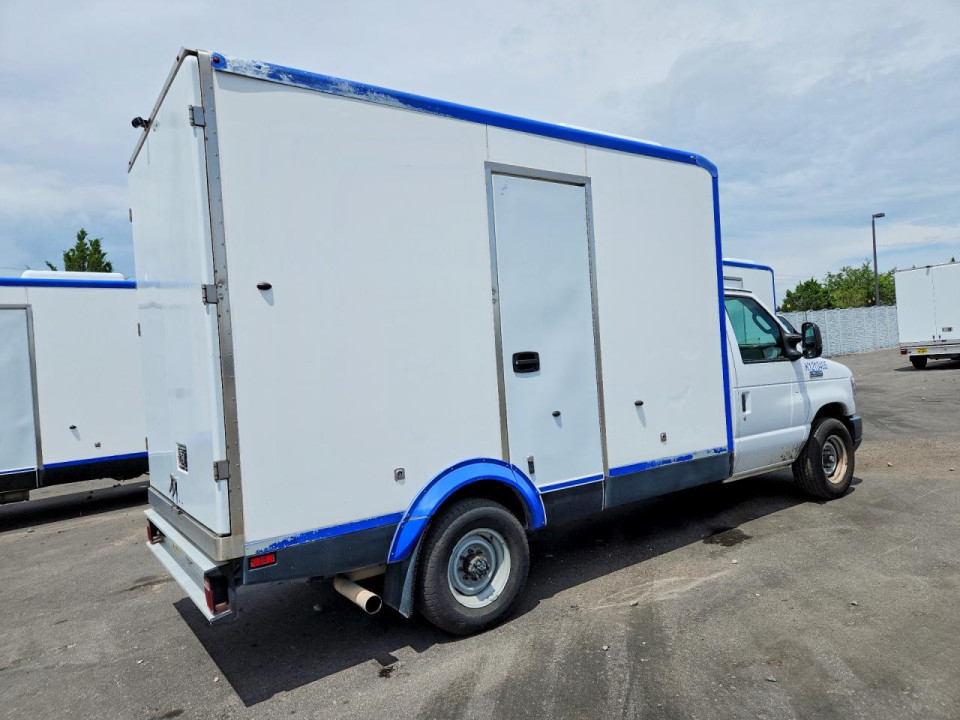 Ford E350 REFRIGERATED BOX TRUCK 2023 — Copart
