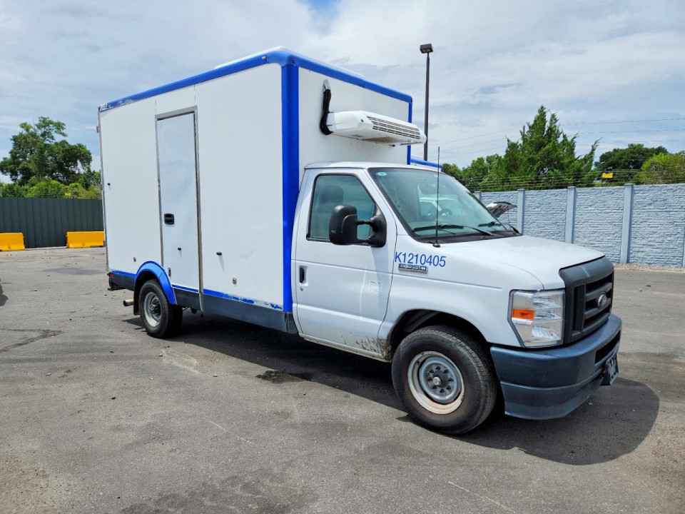 Ford E350 REFRIGERATED BOX TRUCK 2023 — Copart