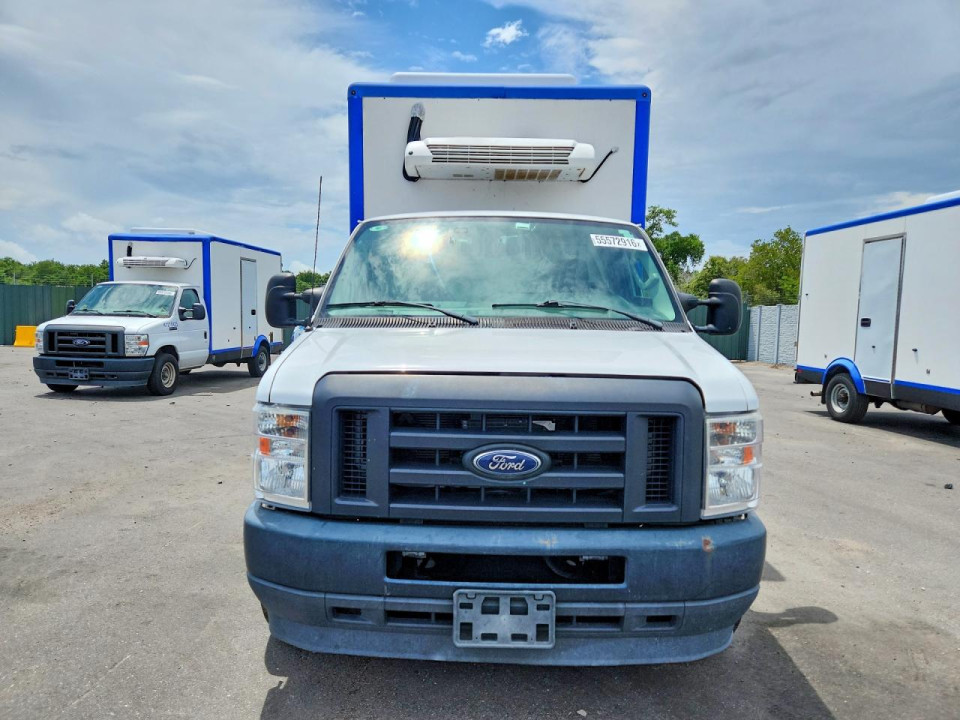 Ford E350 REFRIGERATED BOX TRUCK 2023 — Copart