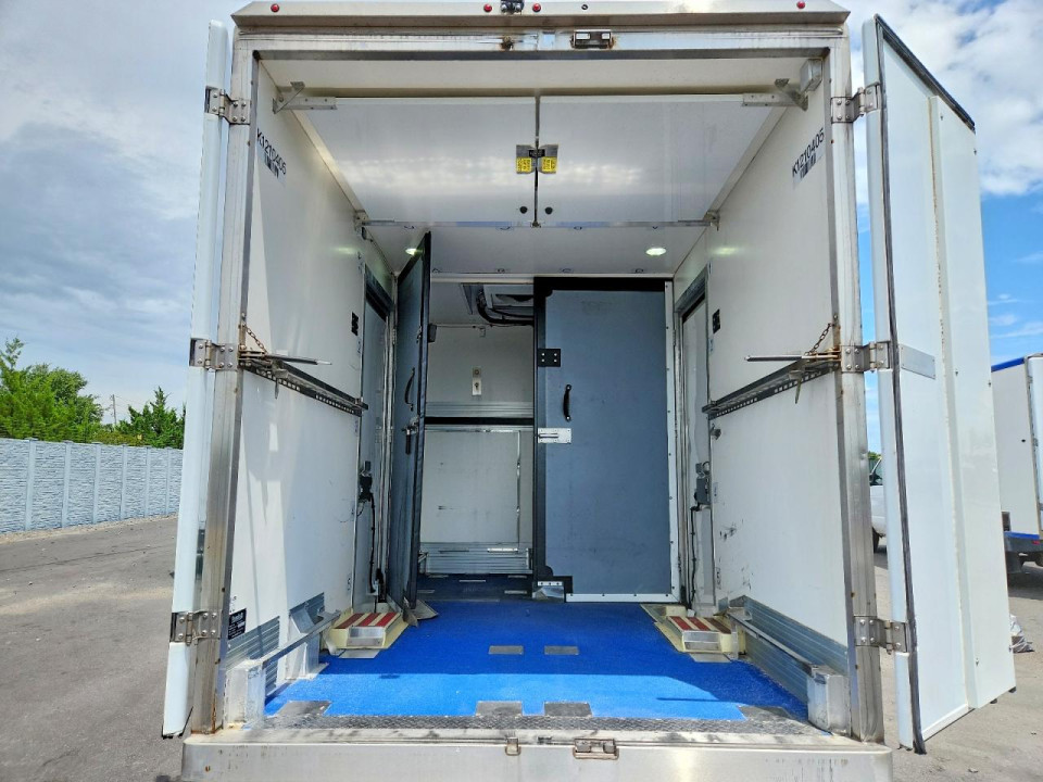 Ford E350 REFRIGERATED BOX TRUCK 2023 — Copart
