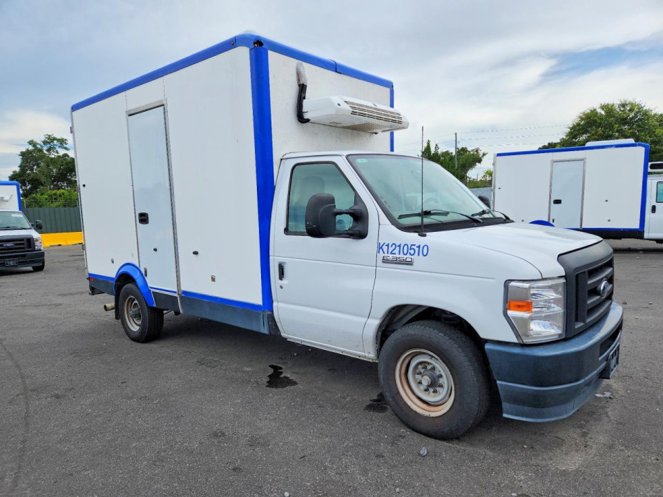 Ford E350 REFRIGERATED BOX TRUCK 2023 — Copart