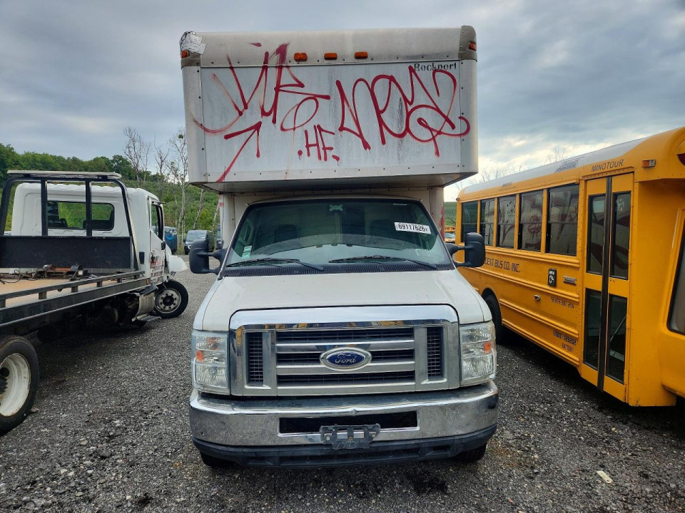 Ford E450 BOX TRUCK 2014 — Copart