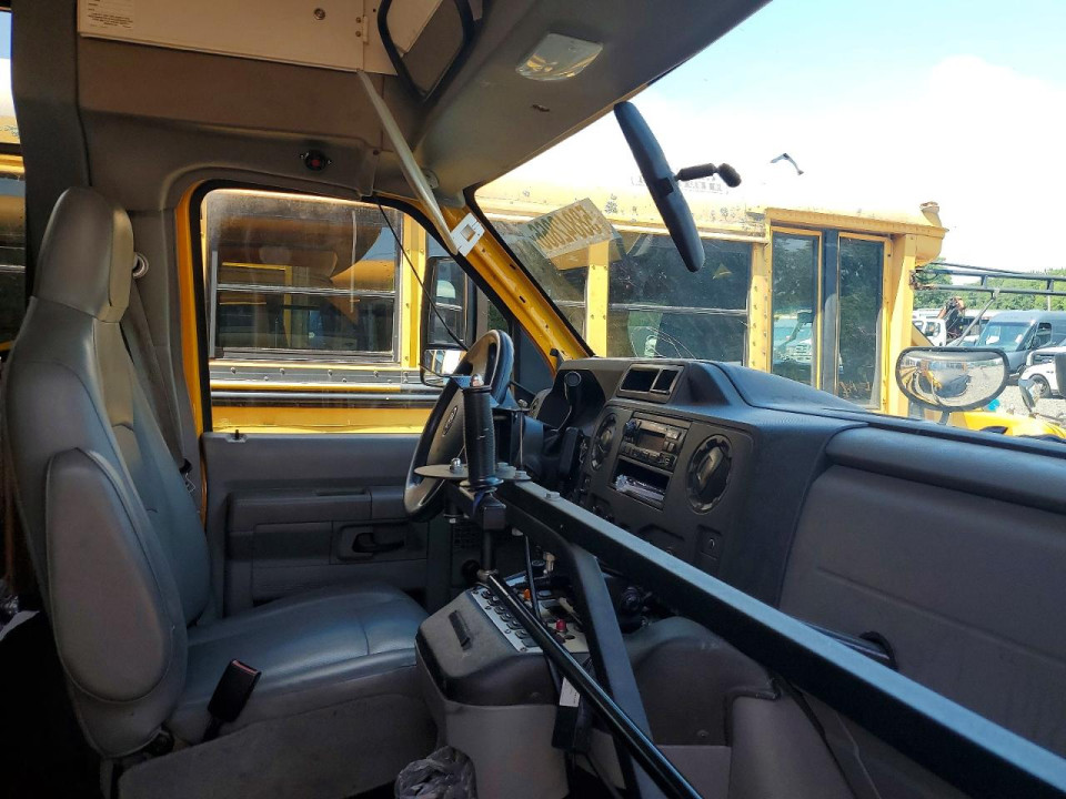 Ford E450 SCHOOL BUS 2016 — Copart
