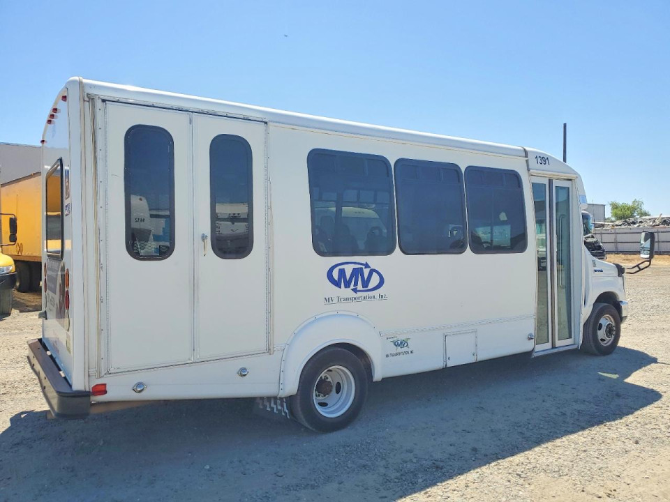 Ford E450 SHUTTLE BUS 2010 — Copart