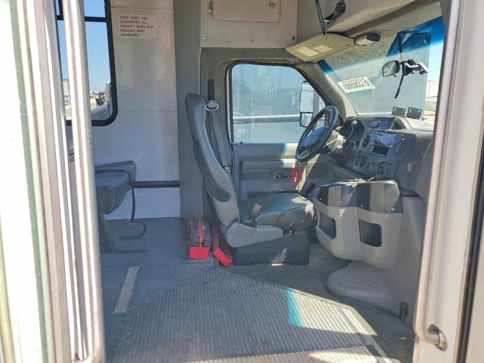 Ford E450 SHUTTLE BUS 2010 — Copart