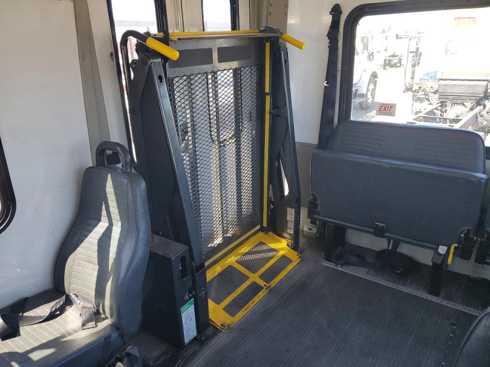 Ford E450 SHUTTLE BUS 2010 — Copart