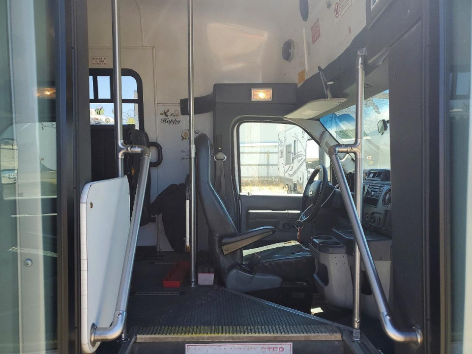 Ford E450 SHUTTLE BUS 2011 — Copart