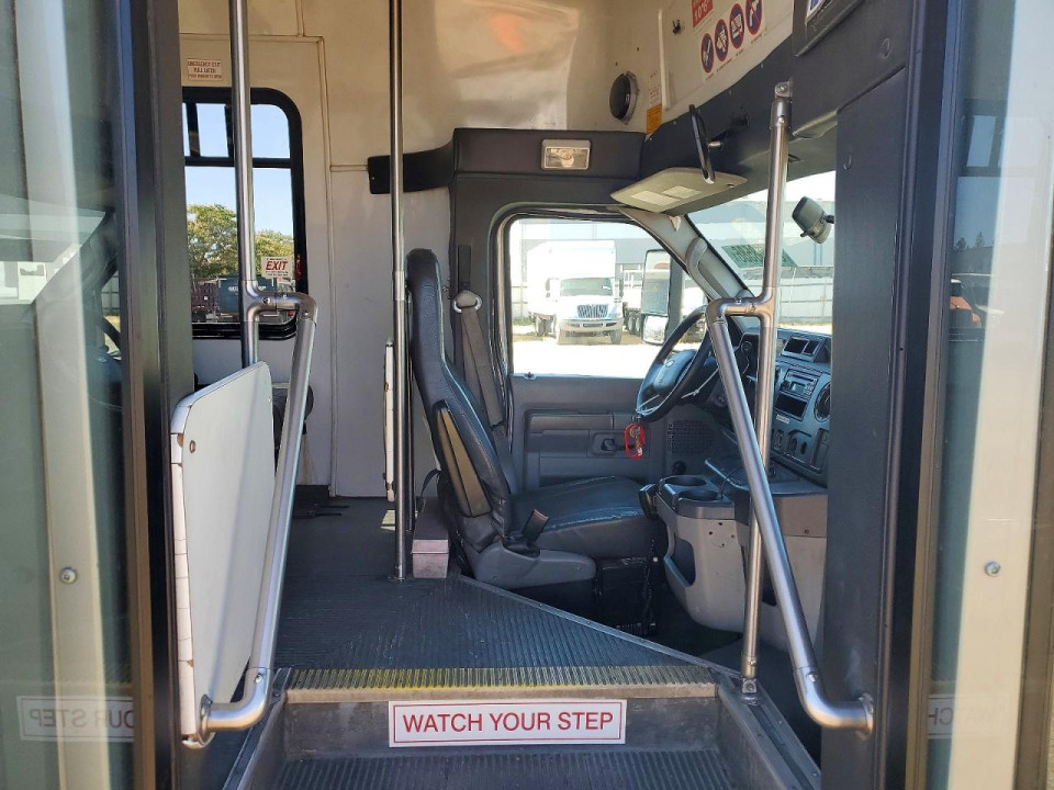 Ford E450 SHUTTLE BUS 2011 — Copart