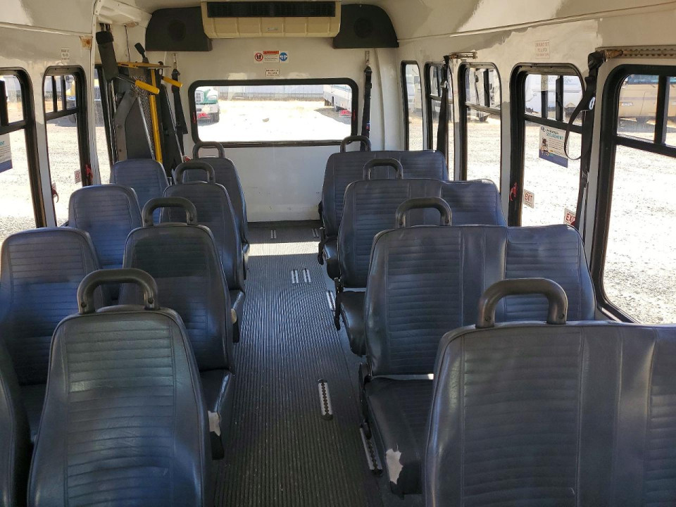 Ford E450 SHUTTLE BUS 2011 — Copart