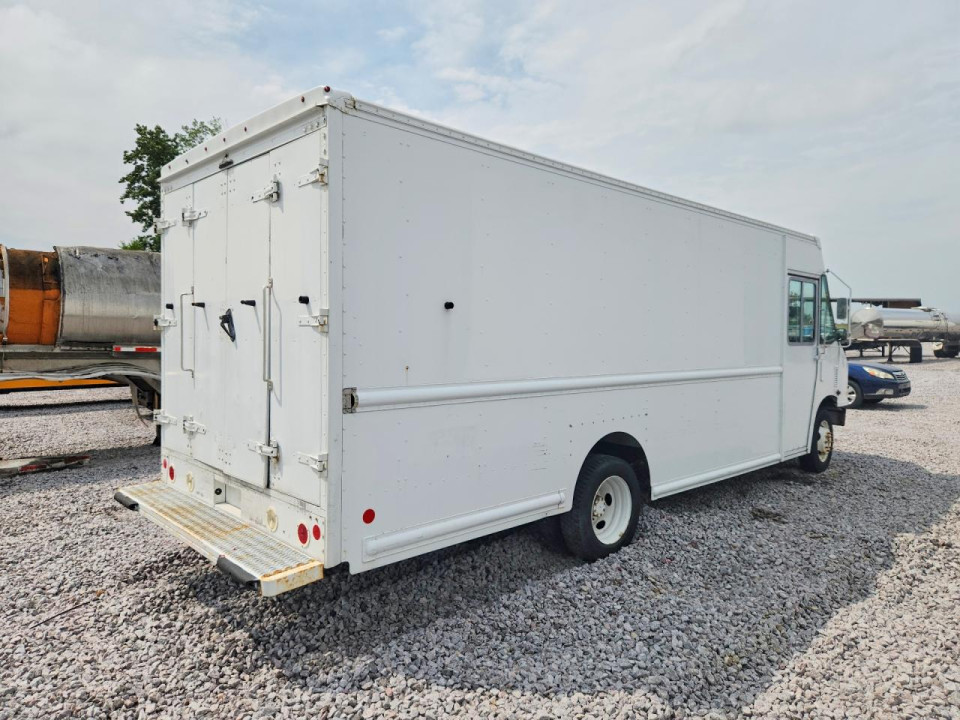 Ford F59 DELIVERY TRUCK 2015 — Copart