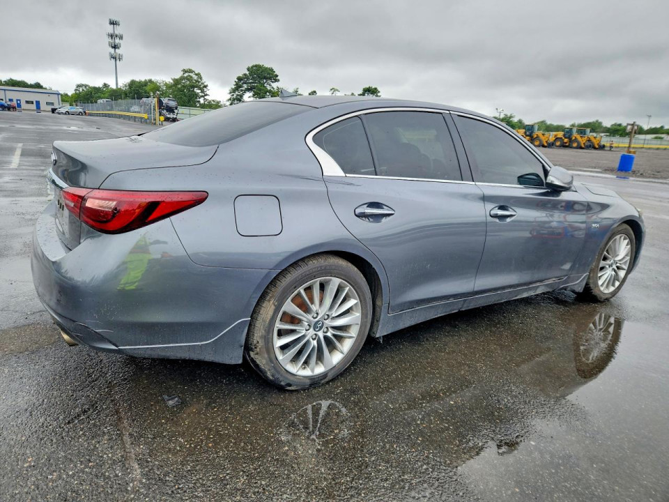 Infiniti Q50 3.0T LUXE 2018 — Copart