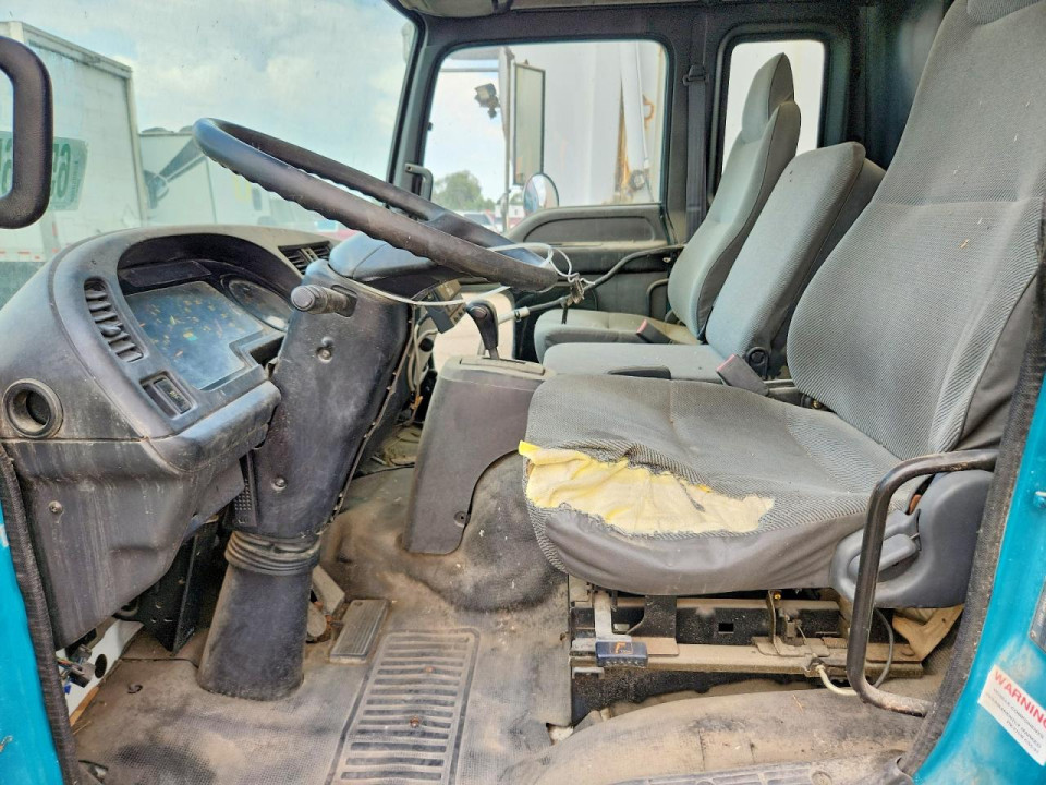 Isuzu FRR REFRIGERATED BOX TRUCK 2001 — Copart