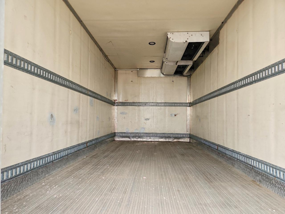 Isuzu FRR REFRIGERATED BOX TRUCK 2001 — Copart