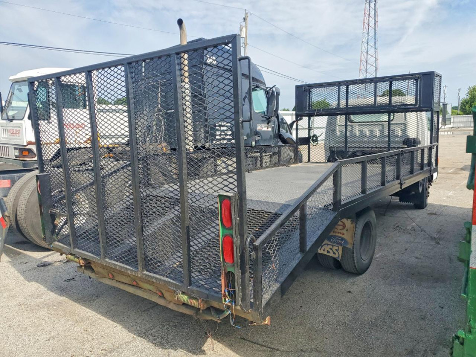 Isuzu NPR CREW CAB FLATBED TRUCK 2004 — Copart