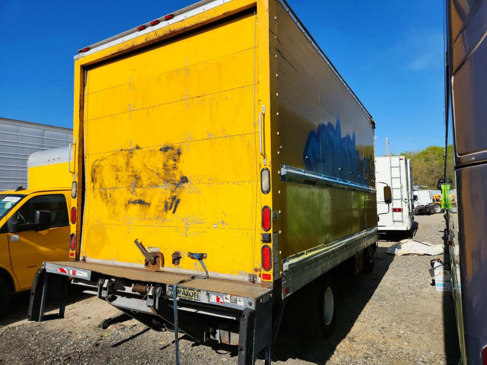 Isuzu NPR HD BOX TRUCK 2013 — Copart