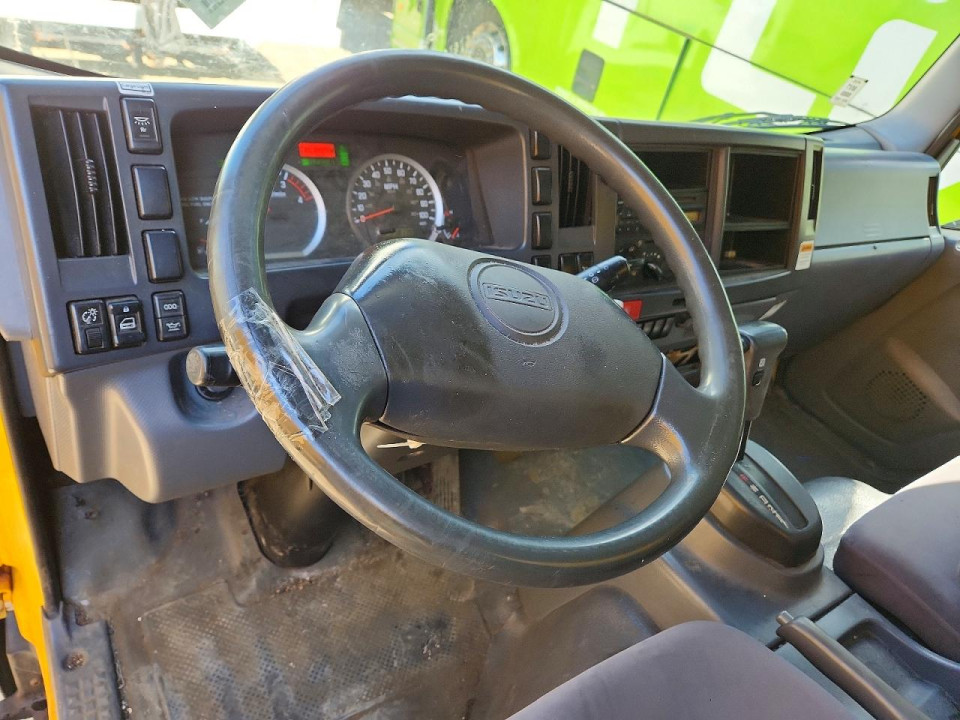 Isuzu NPR HD BOX TRUCK 2013 — Copart