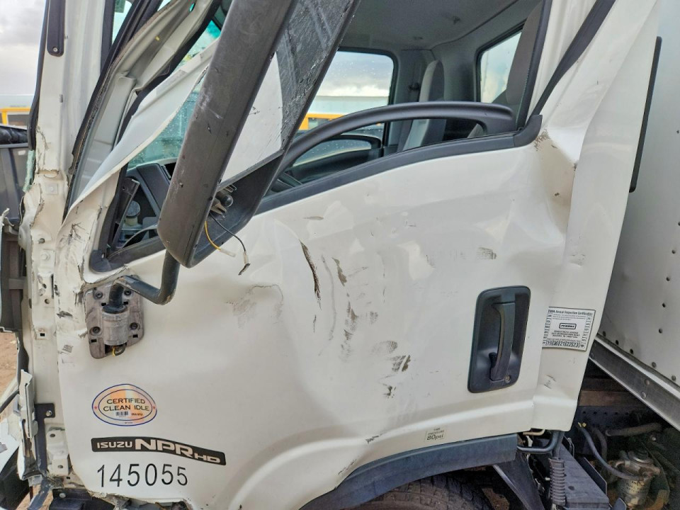 Isuzu NPR HD BOX TRUCK 2016 — Copart