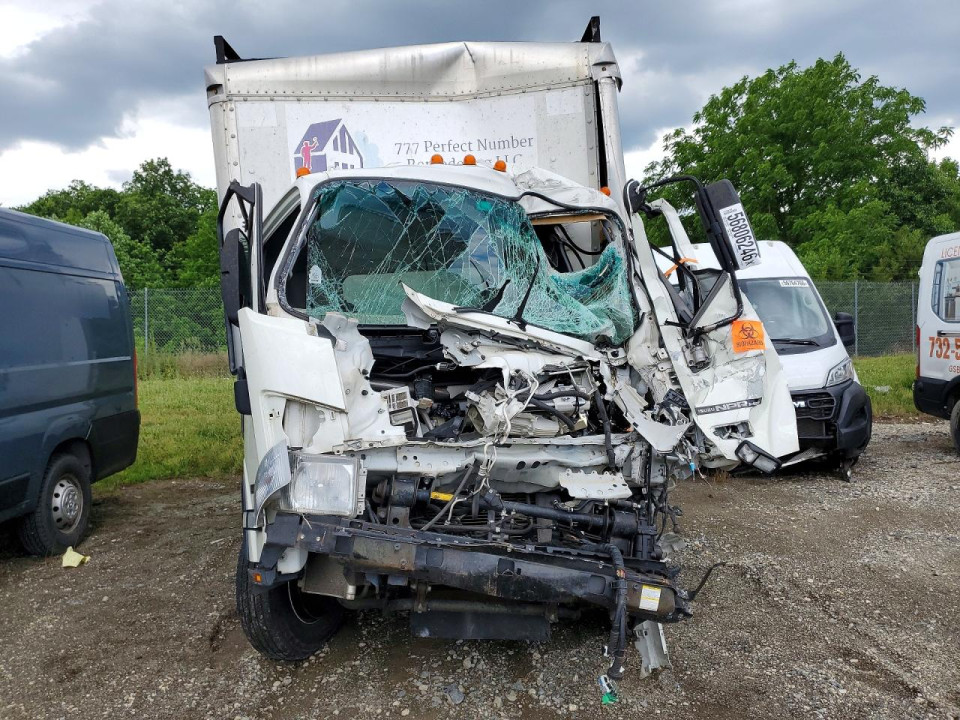 Isuzu NPR HD BOX TRUCK 2015 — Copart