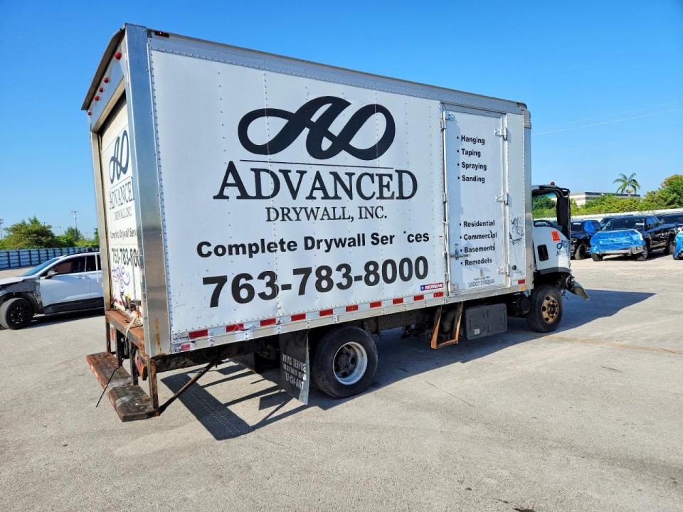 Isuzu NPR HD BOX TRUCK 2015 — Copart