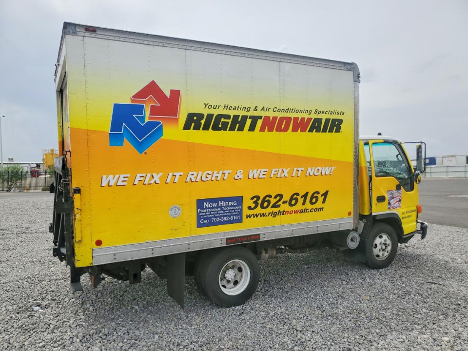 Isuzu NPR HD BOX TRUCK 2002 — Copart