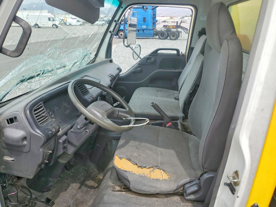 Isuzu NPR HD BOX TRUCK 2002 — Copart