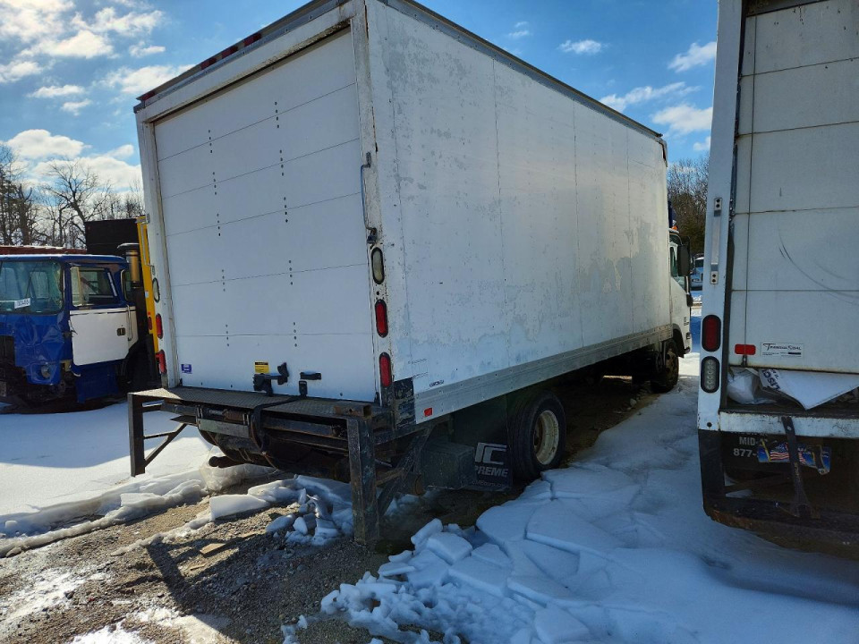 Isuzu NPR HD BOX TRUCK 2011 — Copart