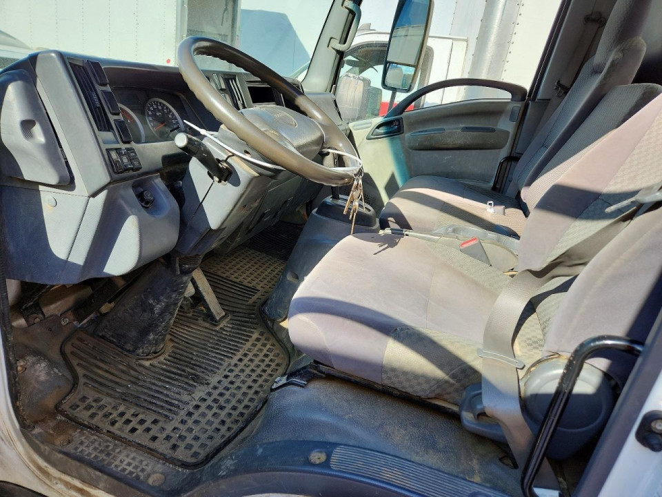 Isuzu NPR HD BOX TRUCK 2011 — Copart