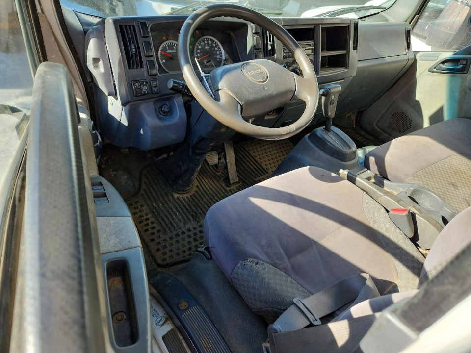 Isuzu NPR HD BOX TRUCK 2011 — Copart