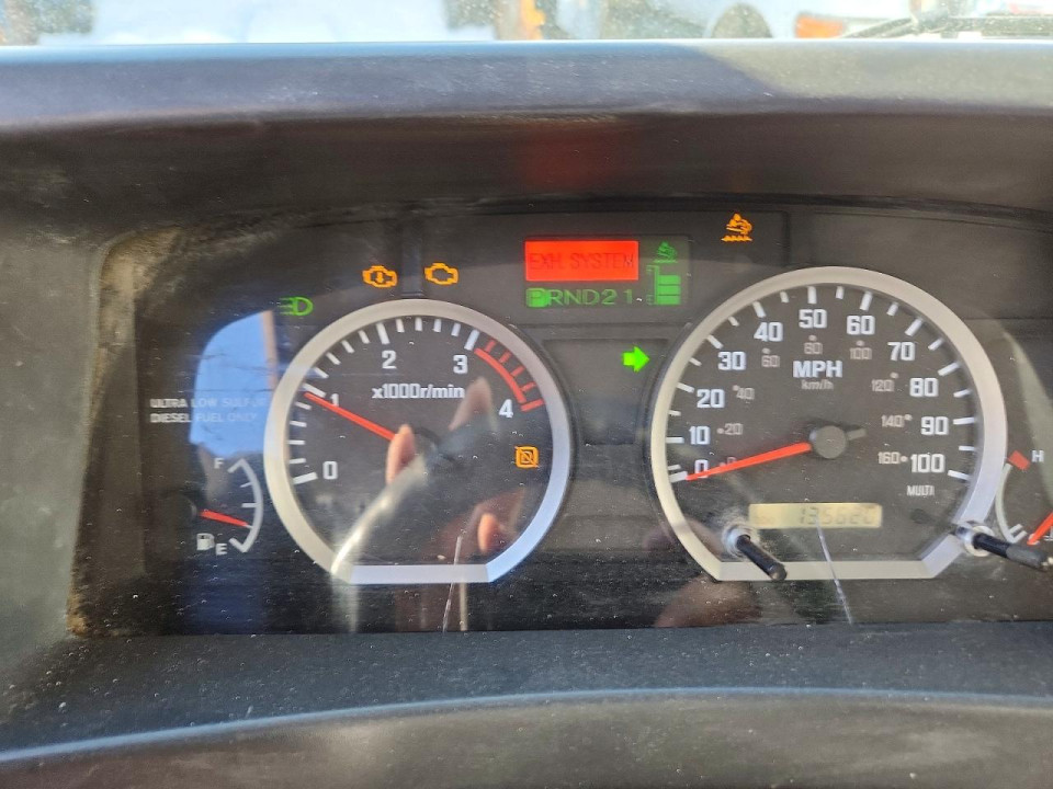 Isuzu NPR HD BOX TRUCK 2011 — Copart